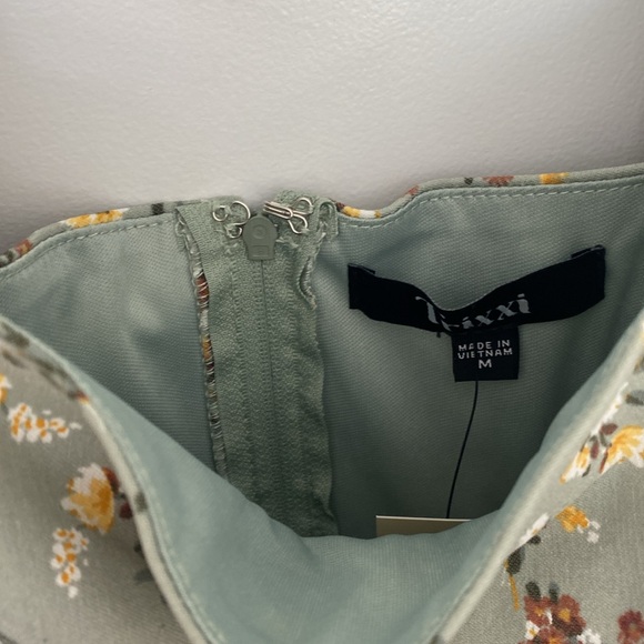 Francesca’s Collection Floral Print Puff Sleeve Bodycon Mini Dress - Picture 4 of 8